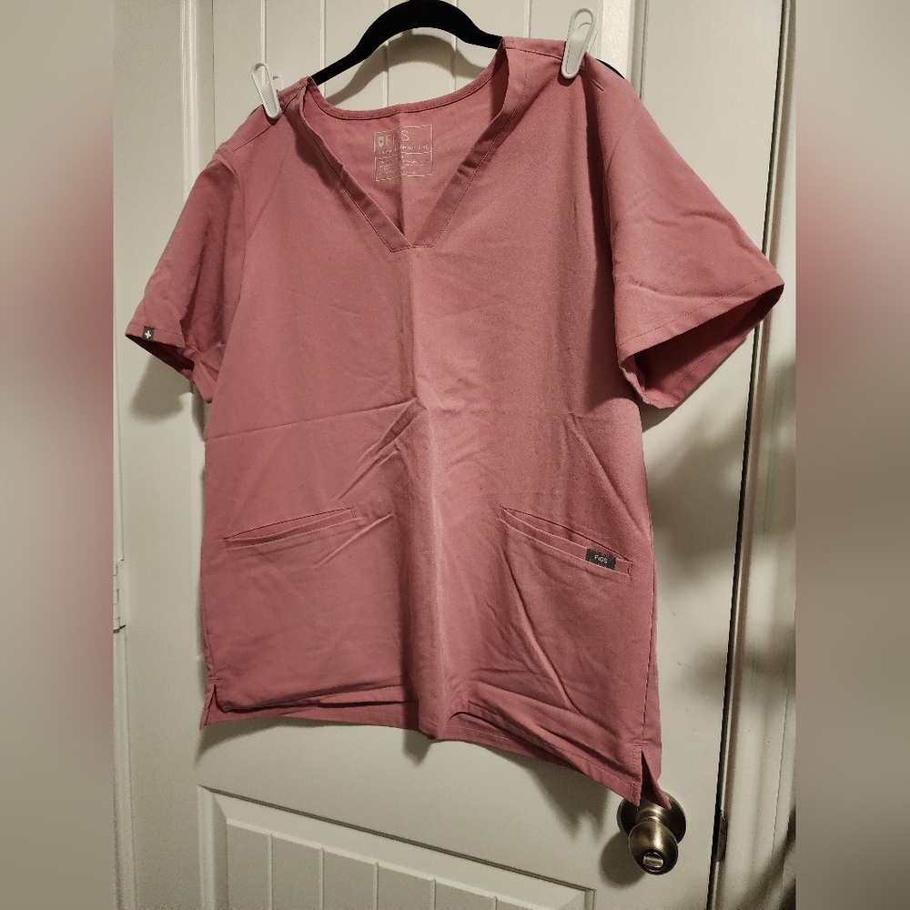 Figs Casma scrub top